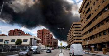 Hatalmas gumitűz sötétítette el Madrid egét